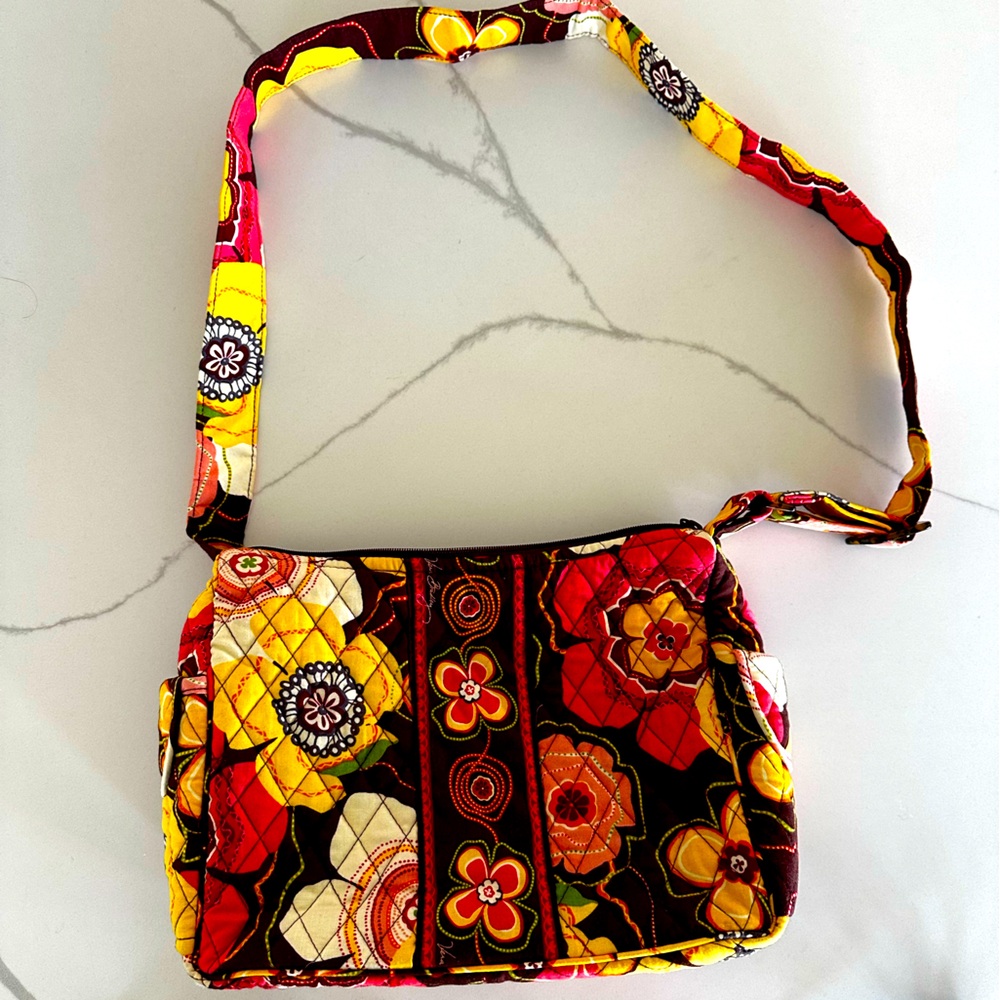 Vera Bradley bag, beautiful colors, crossbody or on the shoulder! Like New!